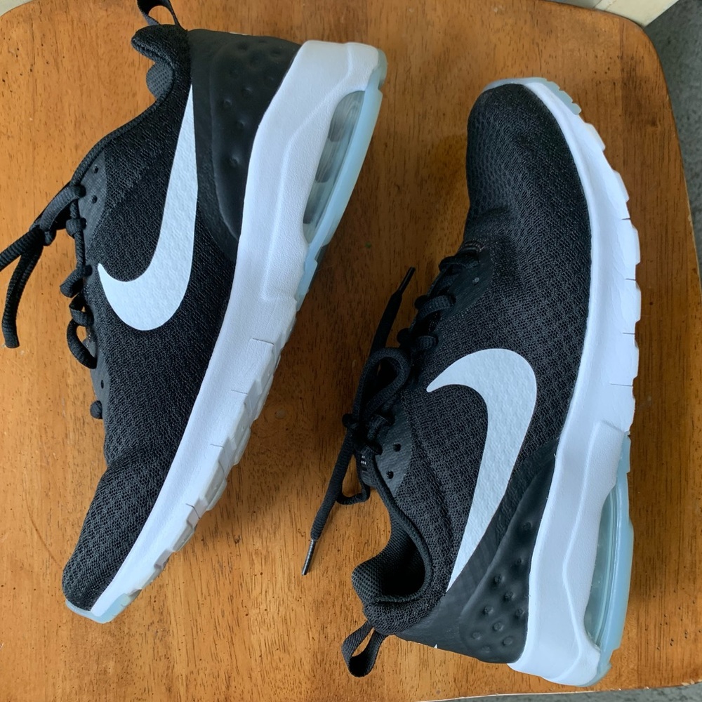 NIKE AIR MAX
